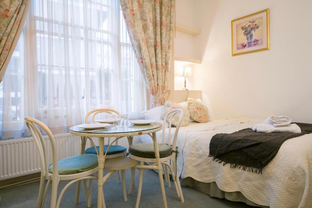 Fabulous Split Level Studio Hyde Park H3 * Londres