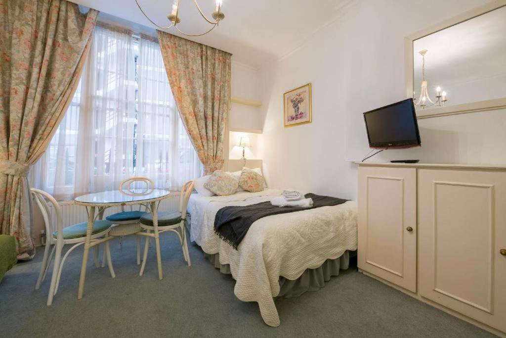 Fabulous Split Level Studio Hyde Park H3 Londres