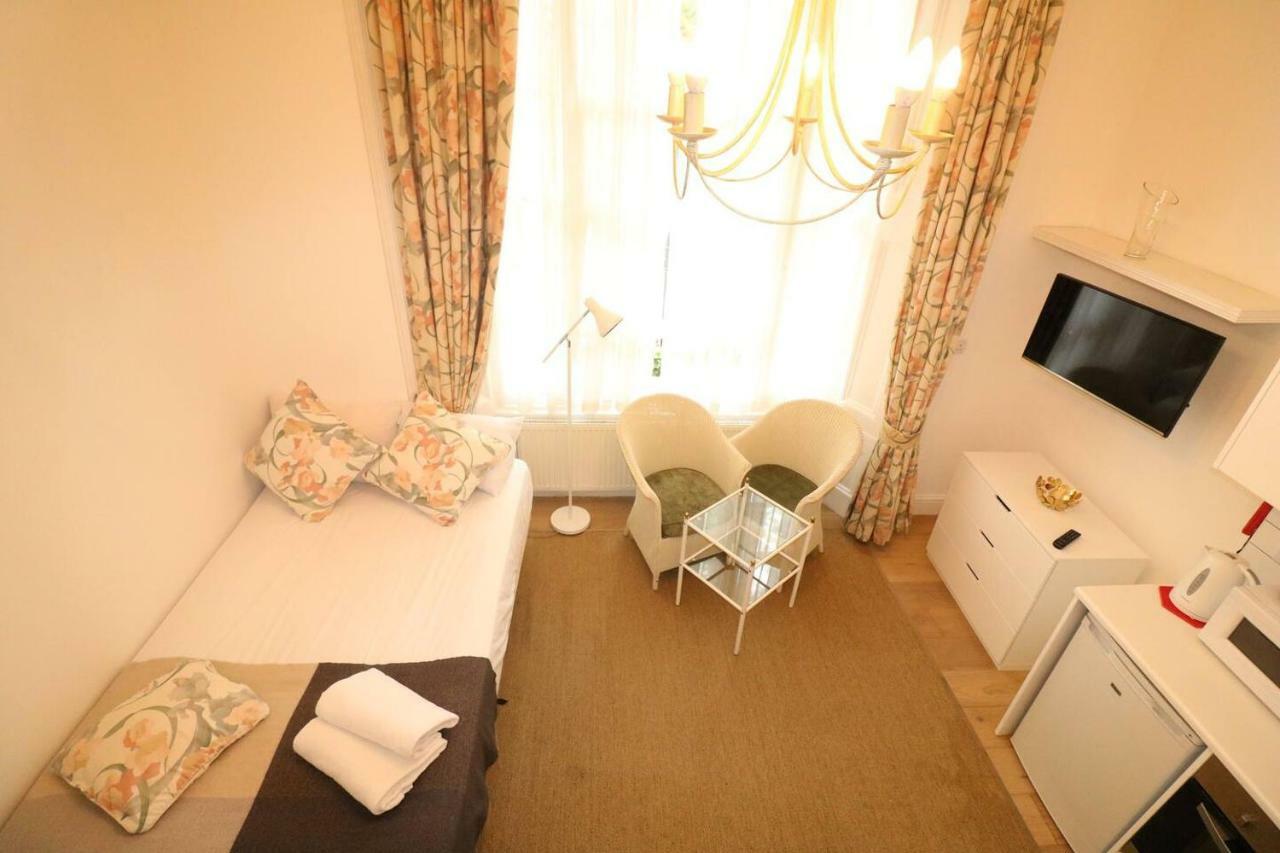 Fabulous Split Level Studio Hyde Park H3 Apartamento *