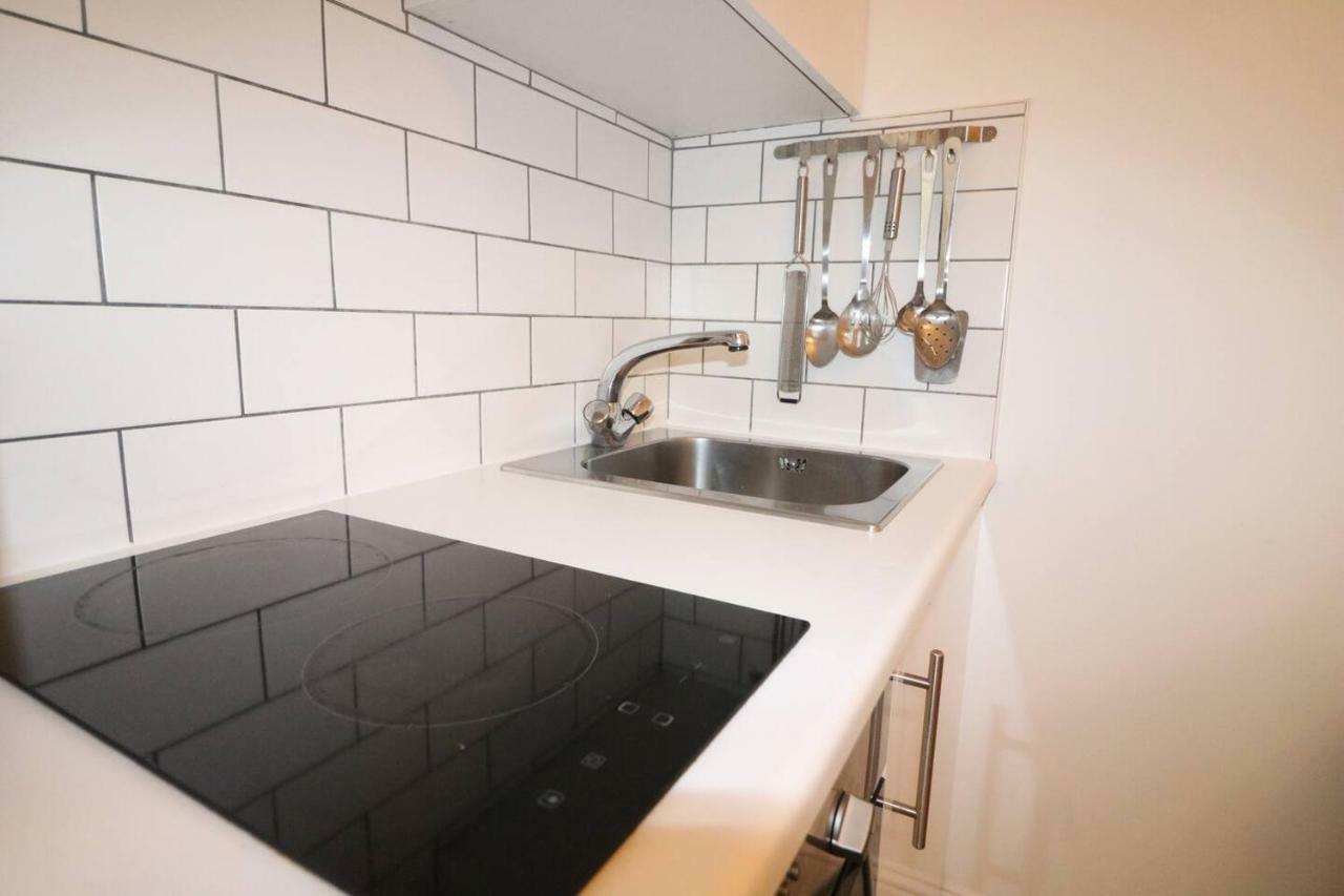 Fabulous Split Level Studio Hyde Park H3 Londres
