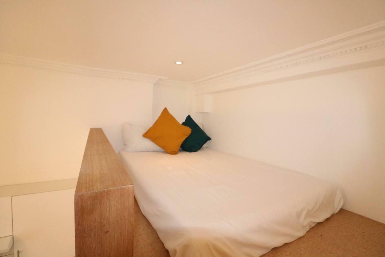 Fabulous Split Level Studio Hyde Park H3 Apartamento *