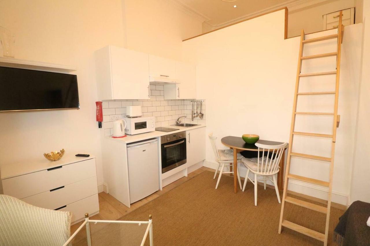 Fabulous Split Level Studio Hyde Park H3 * Londres