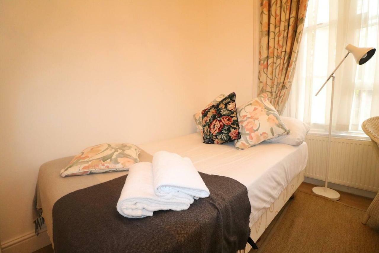 Fabulous Split Level Studio Hyde Park H3 Londres